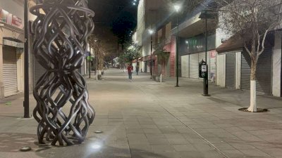Lucen vacías calles del centro por viento y bajas temperaturas 