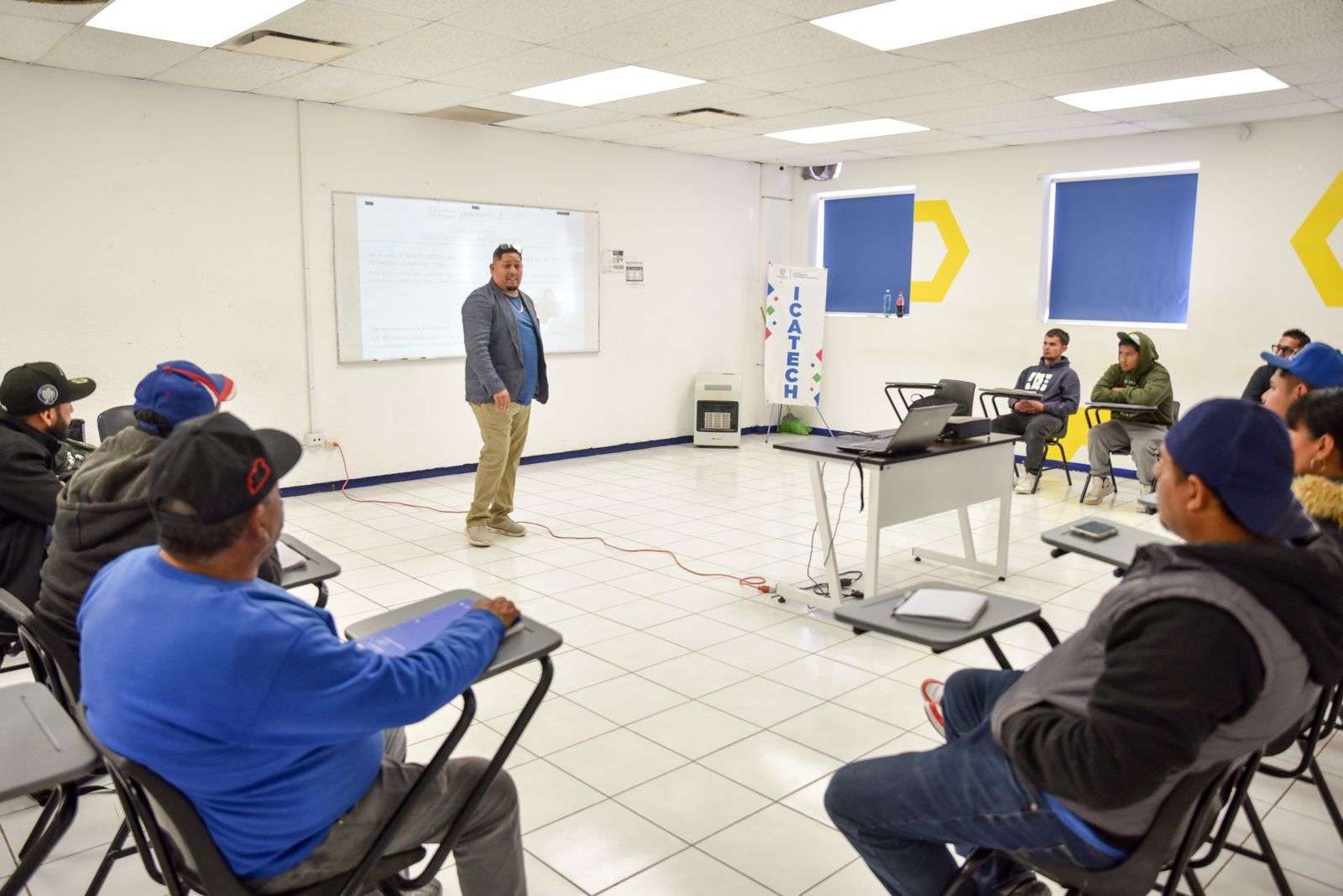 Promueve Icatech alfabetización digital en Juárez