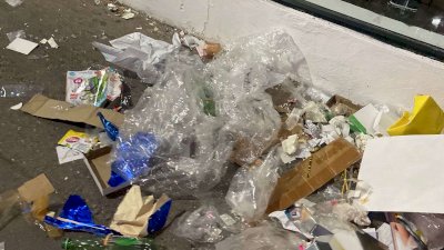 Invade basura las calles Vicente Guerrero y Juárez