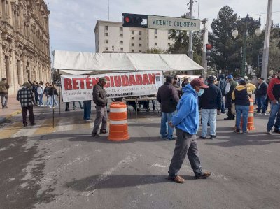 Bloquea Retén Ciudadano calles del centro en protesta por transporte público