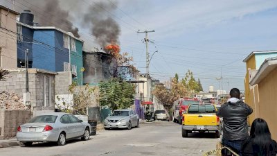 Consume fuerte incendio una casa en la colonia del Mármol