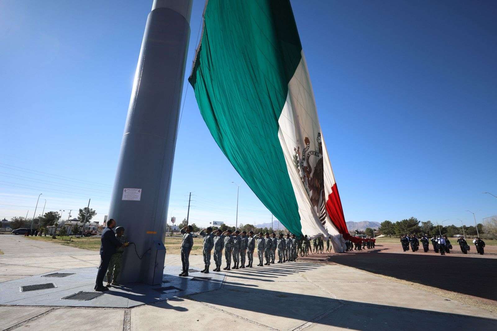 Conmemoran aniversario de la Constitución en la Mega Bandera 