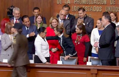 Asiste Maru Campos al aniversario de la Constitución en Querétaro 