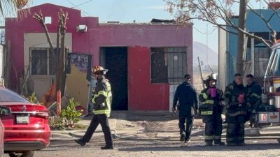 Incendio causa daños a 3 casas en Jardines de Oriente