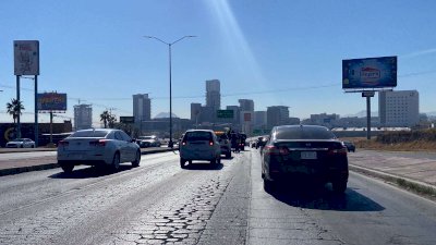 Provoca congestionamiento vial los trabajos de bacheo en el Perijuv 