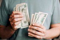 El dólar cae a su precio más bajo en 4 años: cómo aprovecharlo para invertir inteligentemente