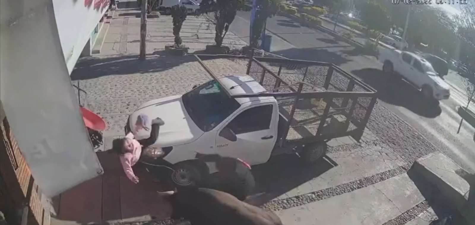 Lesiona toro a seis entre ellos una niña y su mamá 