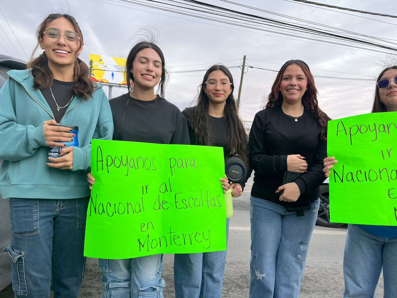Entre semáforos y sueños, jóvenes buscan llegar al Nacional