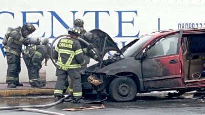 Consume incendio camioneta en la colonia Quintas Carolinas
