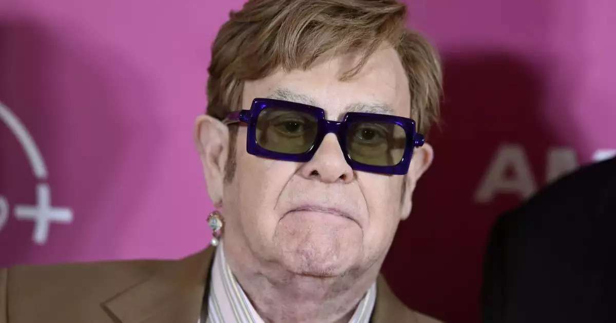Roban información de amistades de Elton John 