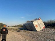 Embiste tren a camión de personal en Nuevo León