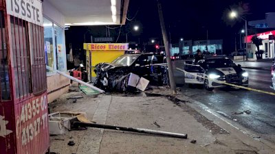 Pierde el control y choca contra puesto en la Agustín Melgar