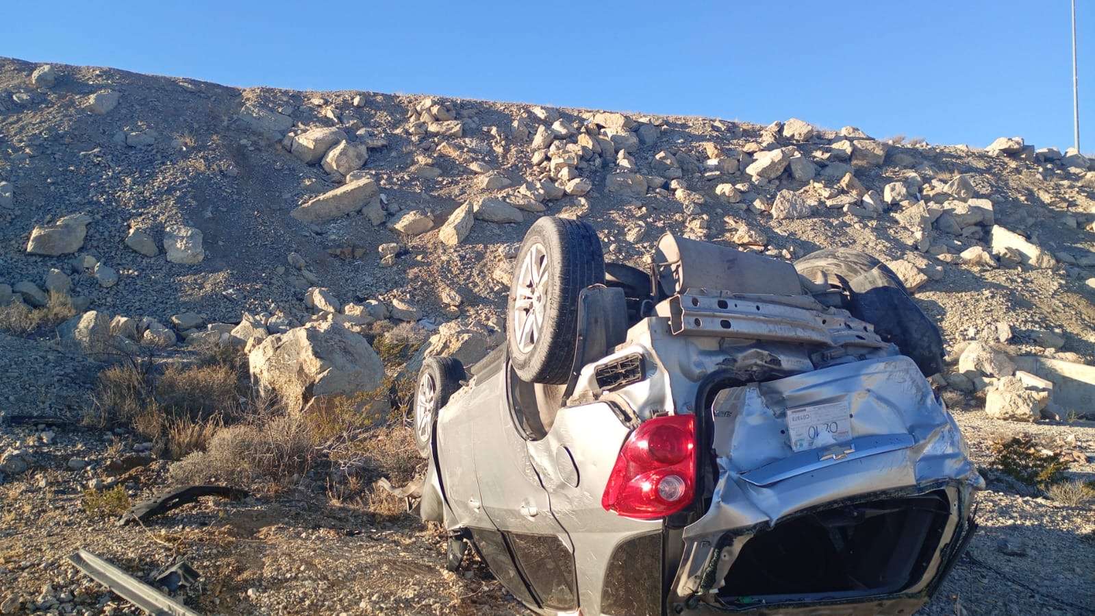 Se queda dormido y cae a barranco en Camino Real; tres lesionados
