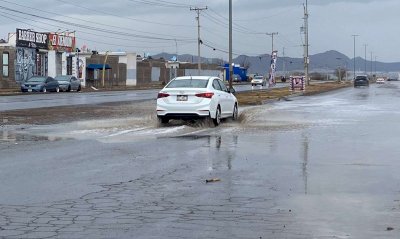 Inundan lluvias tramos de la avenida Equus