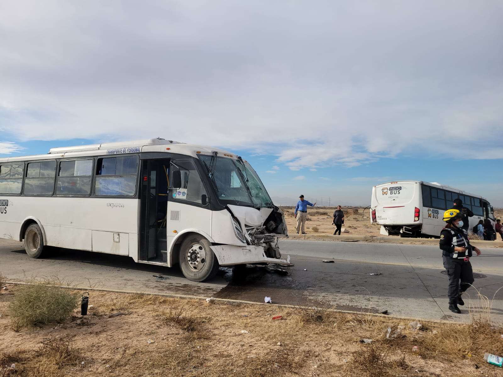 Confirman seis lesionados tras choque entre camiones del Indiobus