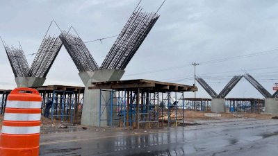 Siguen obras del paso superior en carretera Aldama pese a lluvias 
