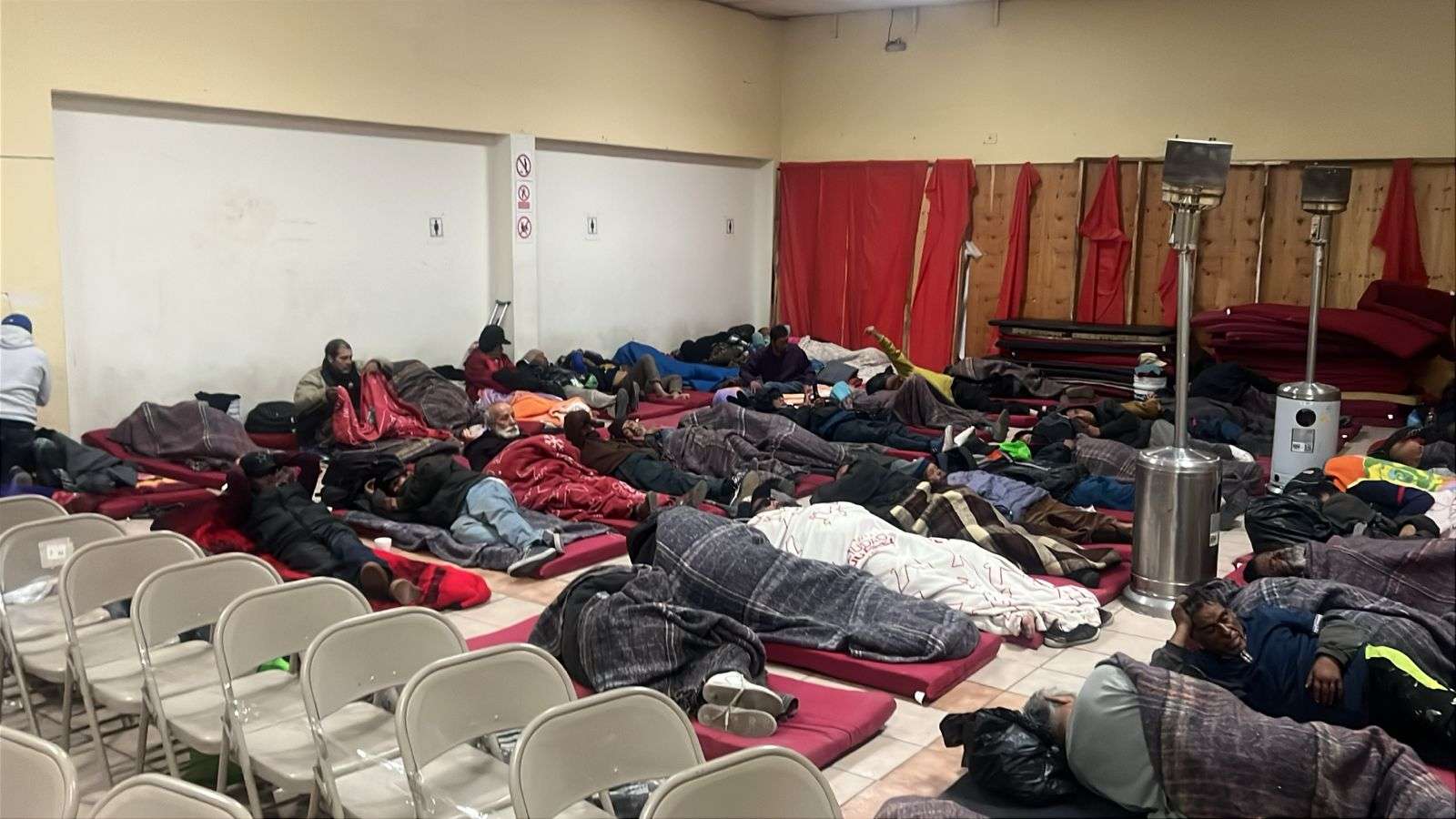 Atienden a 65 personas en albergue por bajas temperaturas