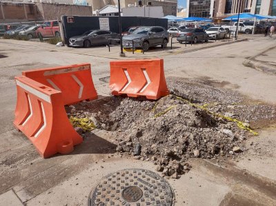 Repartan socavón sin reparar en calle Quinta