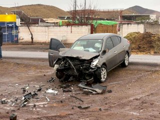 Resulta lesionada una jovencita luego de choque en camino a la presa