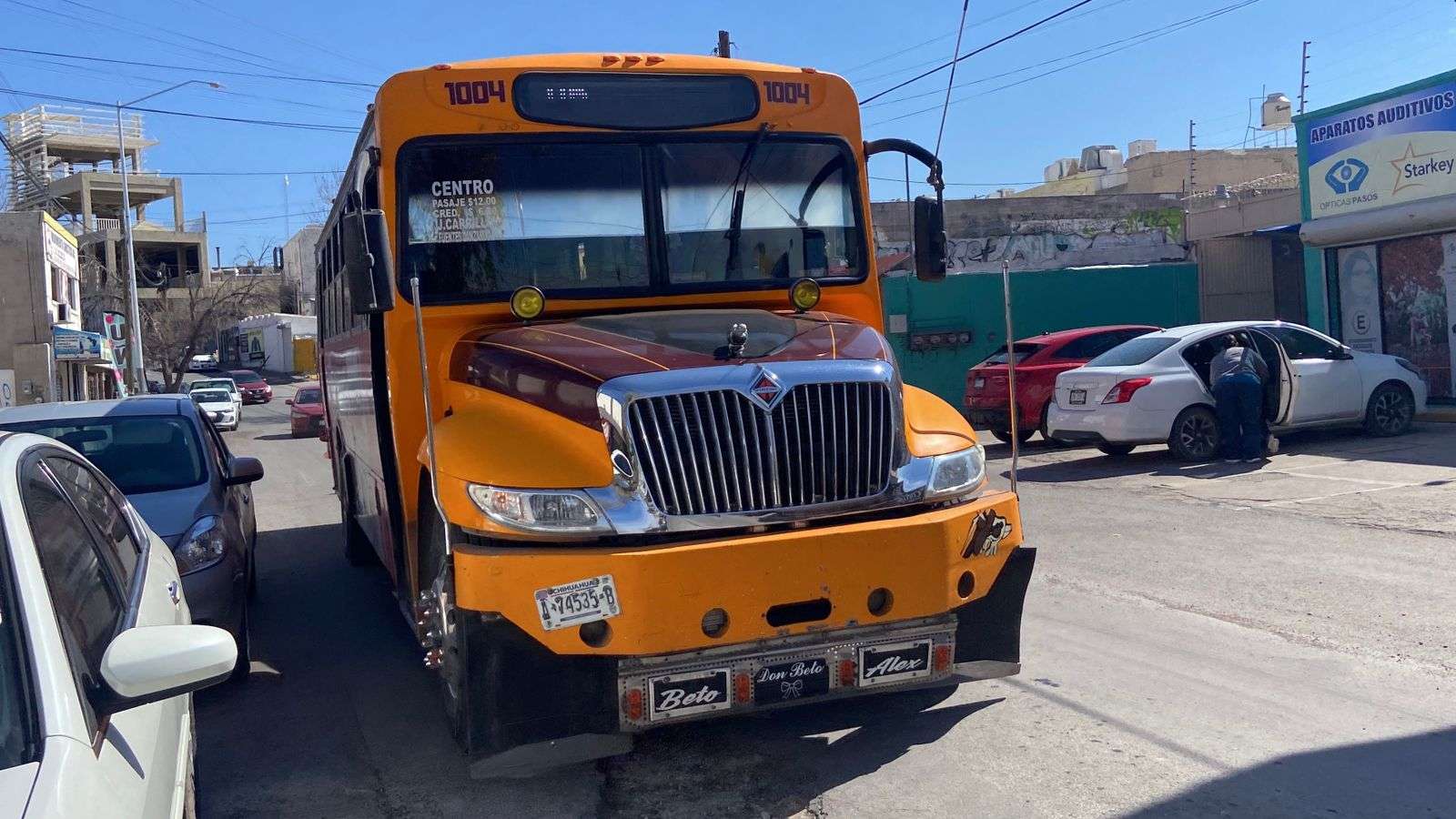 Causa molestias a conductores enormes baches en la Neri Santos