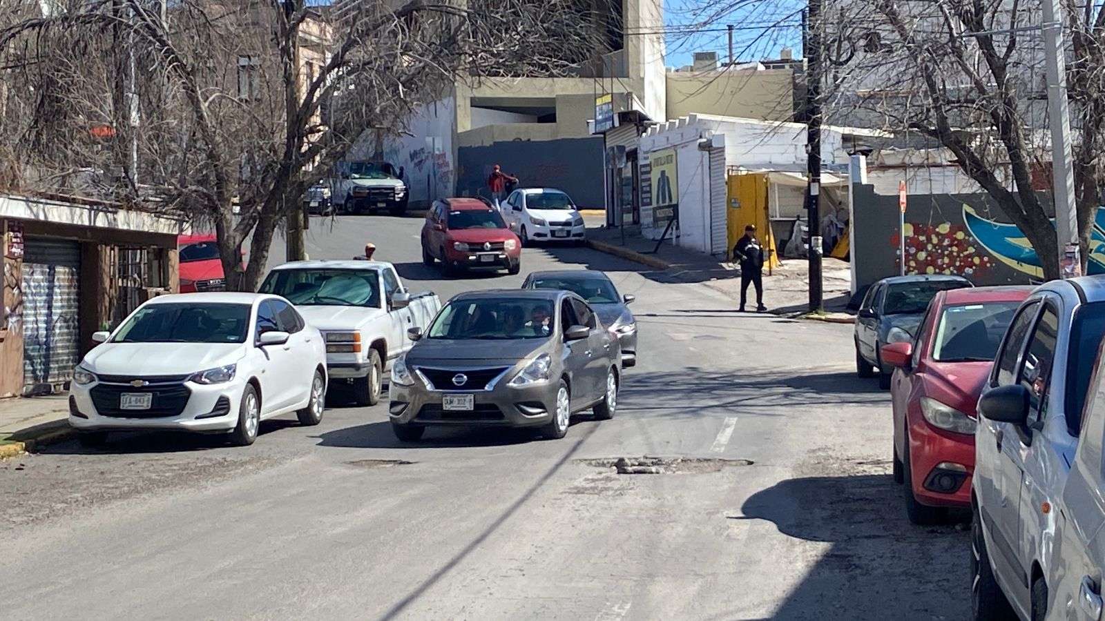 Causa molestias a conductores enormes baches en la Neri Santos