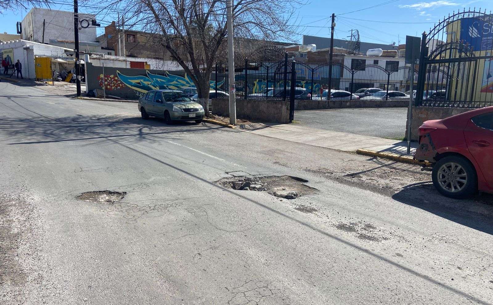 Causa molestias a conductores enormes baches en la Neri Santos