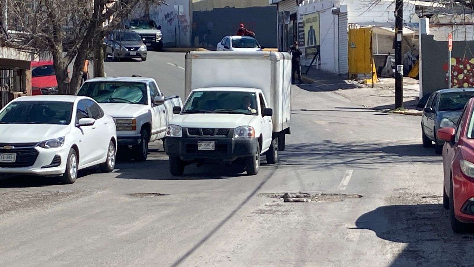 Causa molestias a conductores enormes baches en la Neri Santos
