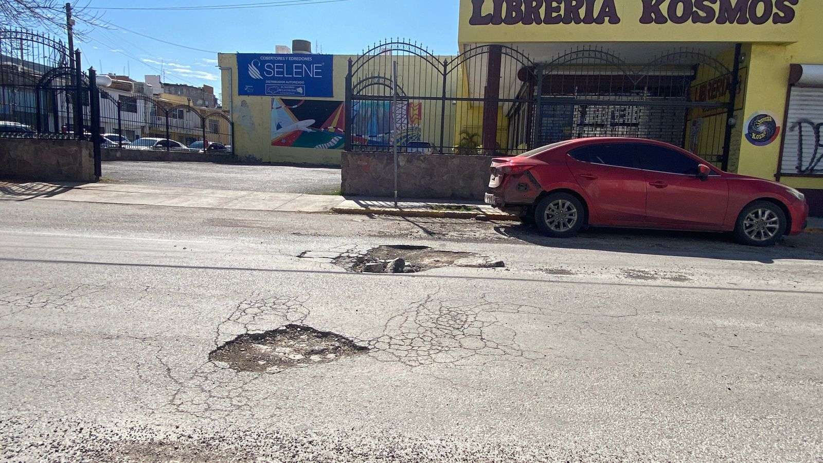 Causa molestias a conductores enormes baches en la Neri Santos
