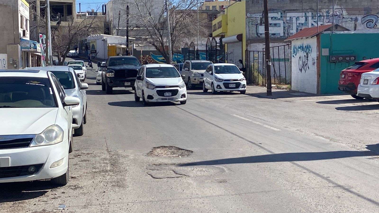 Causa molestias a conductores enormes baches en la Neri Santos