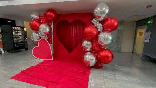 Adornan el Congreso con motivos del día del amor y la amistad