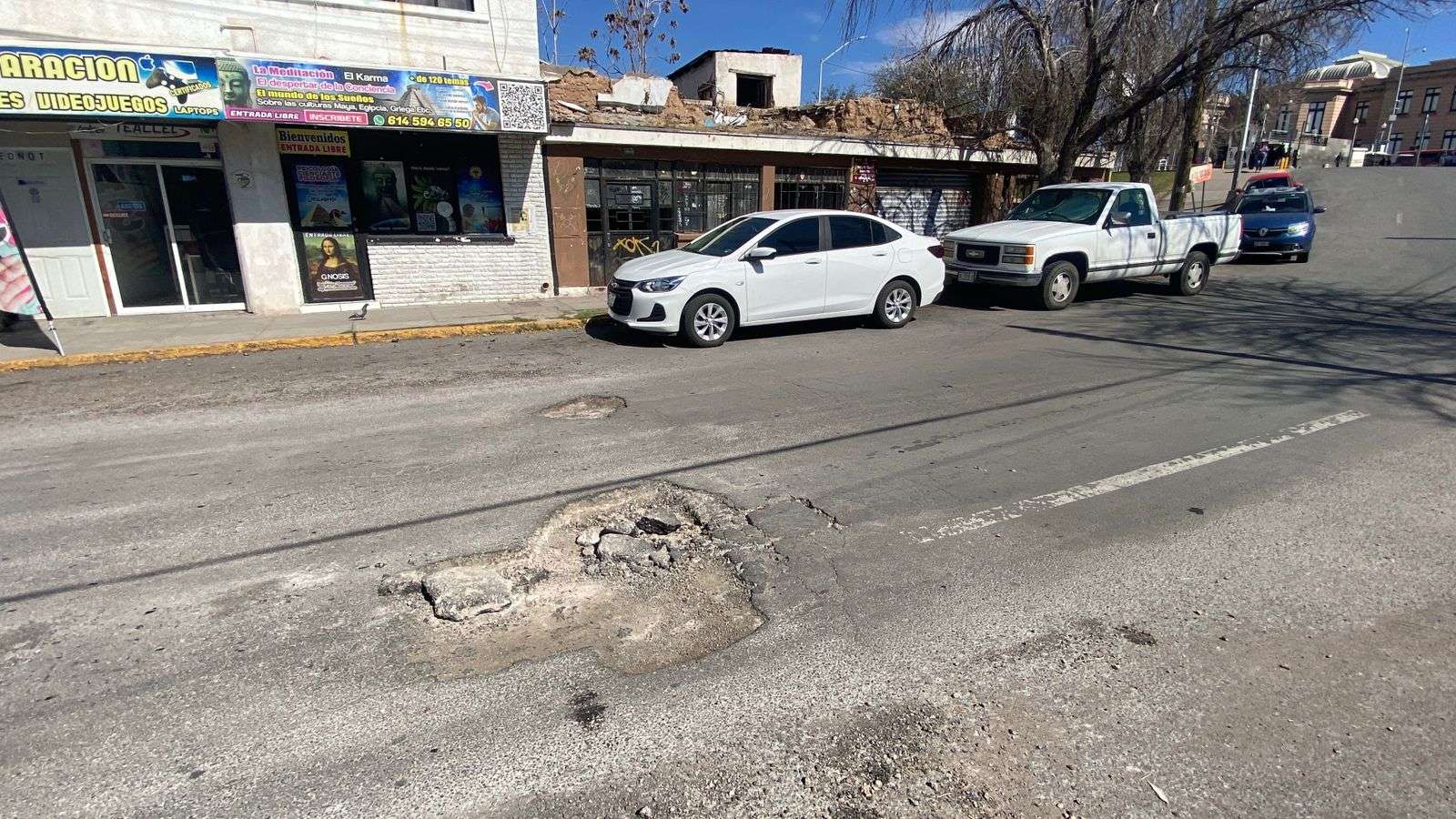 Causa molestias a conductores enormes baches en la Neri Santos