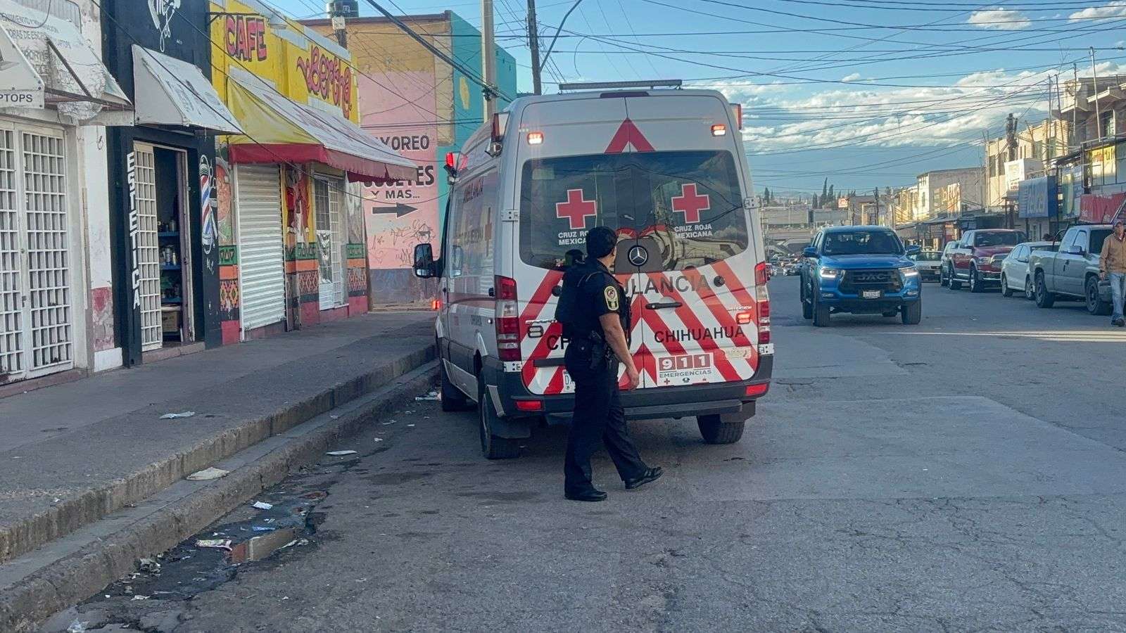 Pierde adulto mayor el conocimiento en plena avenida Juárez