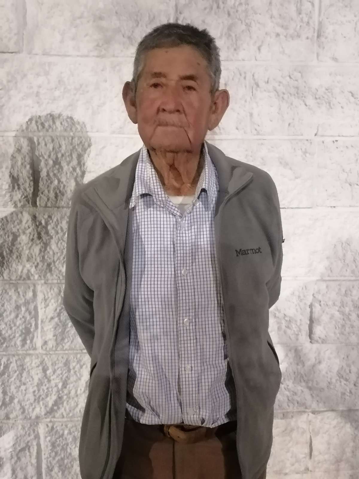 Buscan familiares de hombre mayor extraviado en colonia Terrenos Nacionales