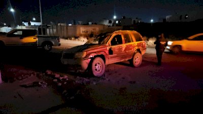 Huye conductor ebrio luego de chocar y volcar en Jardines del Sol