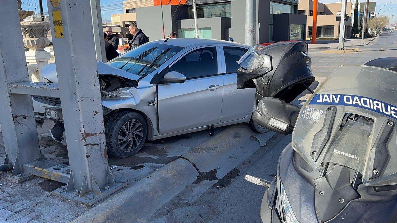 Choque en Triunfo y López deja daños materiales