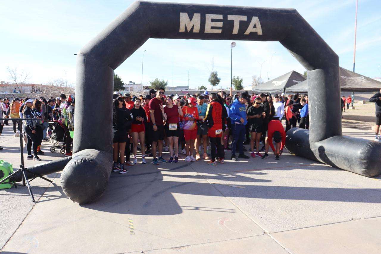 Cupido se hace presente en Carrera de Parejas