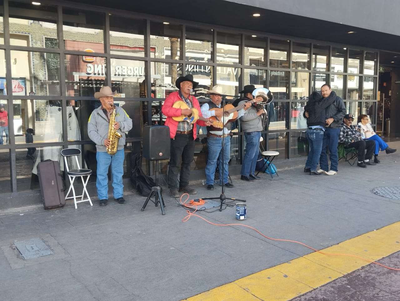 Se viste de norteñas el Centro Histórico