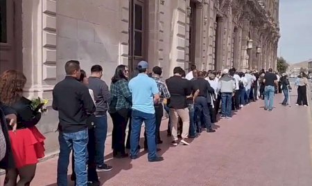 Forman largas filas por bodas colectivas en Palacio de Gobierno