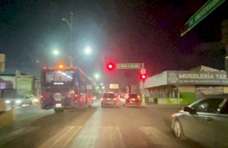 Fallan semáforos en la Avenida Universidad y Deza y Ulloa 