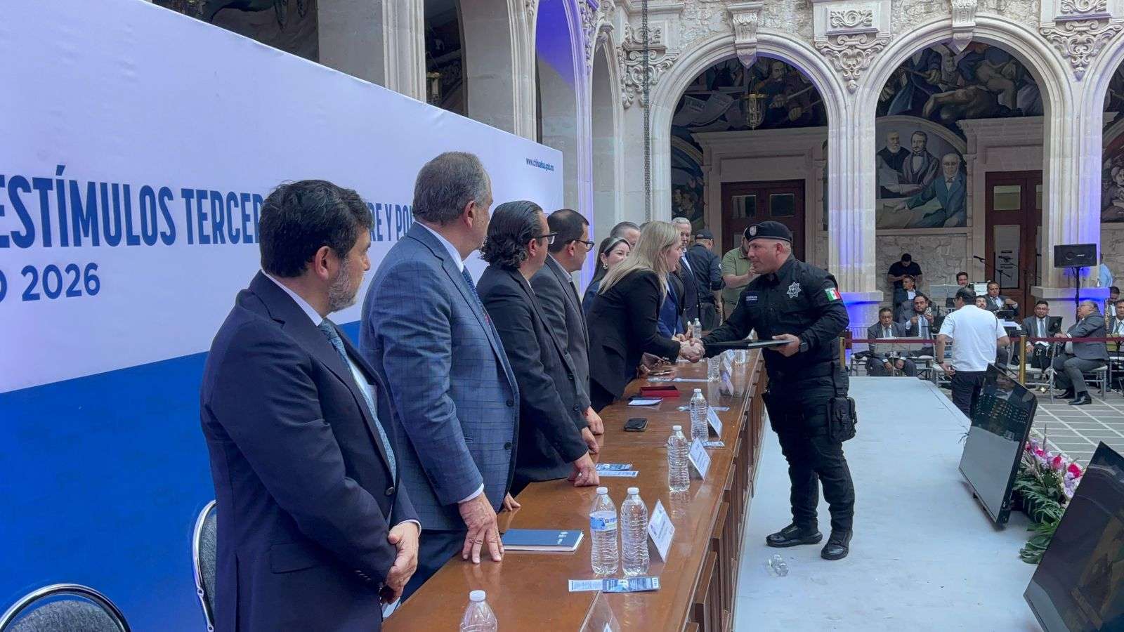 Reconocen con estímulos a policías estatales destacados 