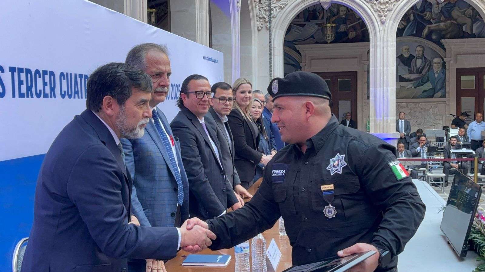 Reconocen con estímulos a policías estatales destacados 