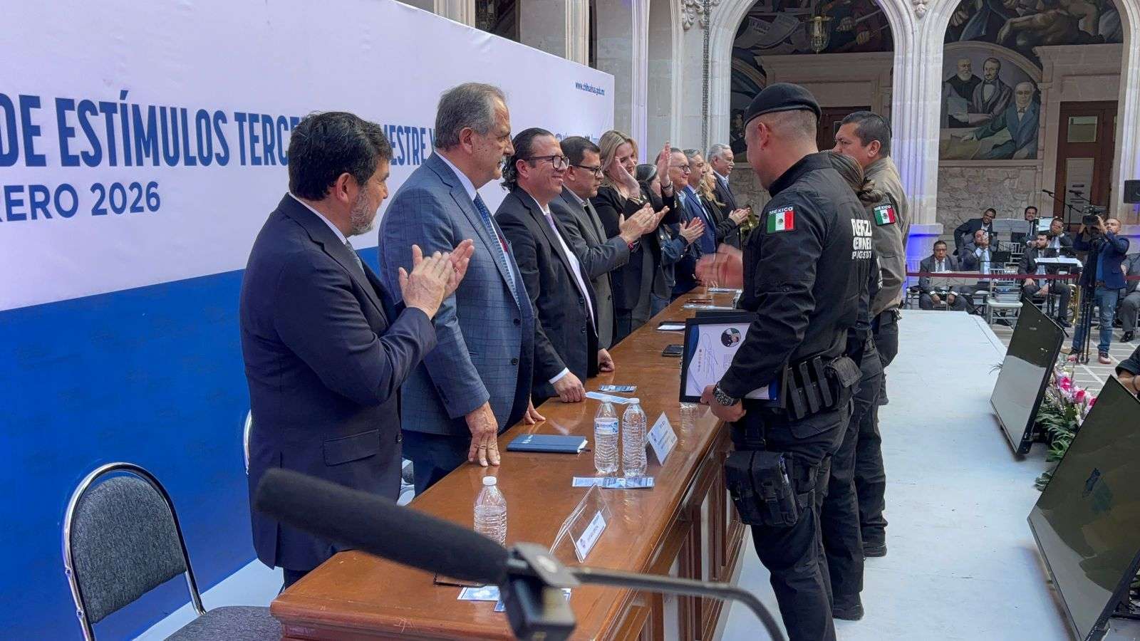 Reconocen con estímulos a policías estatales destacados 
