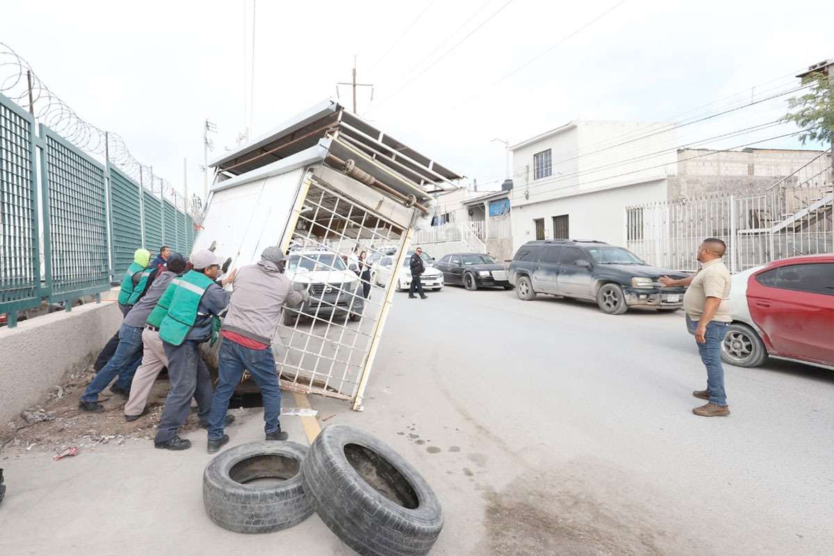 Intensifican operativos de reordenamiento urbano 