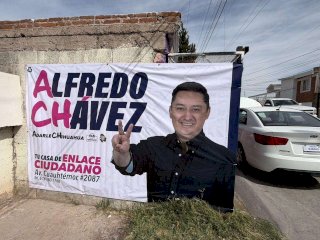 Aparecen lonas de Alfredo Chávez en la carrera por la alcaldía 