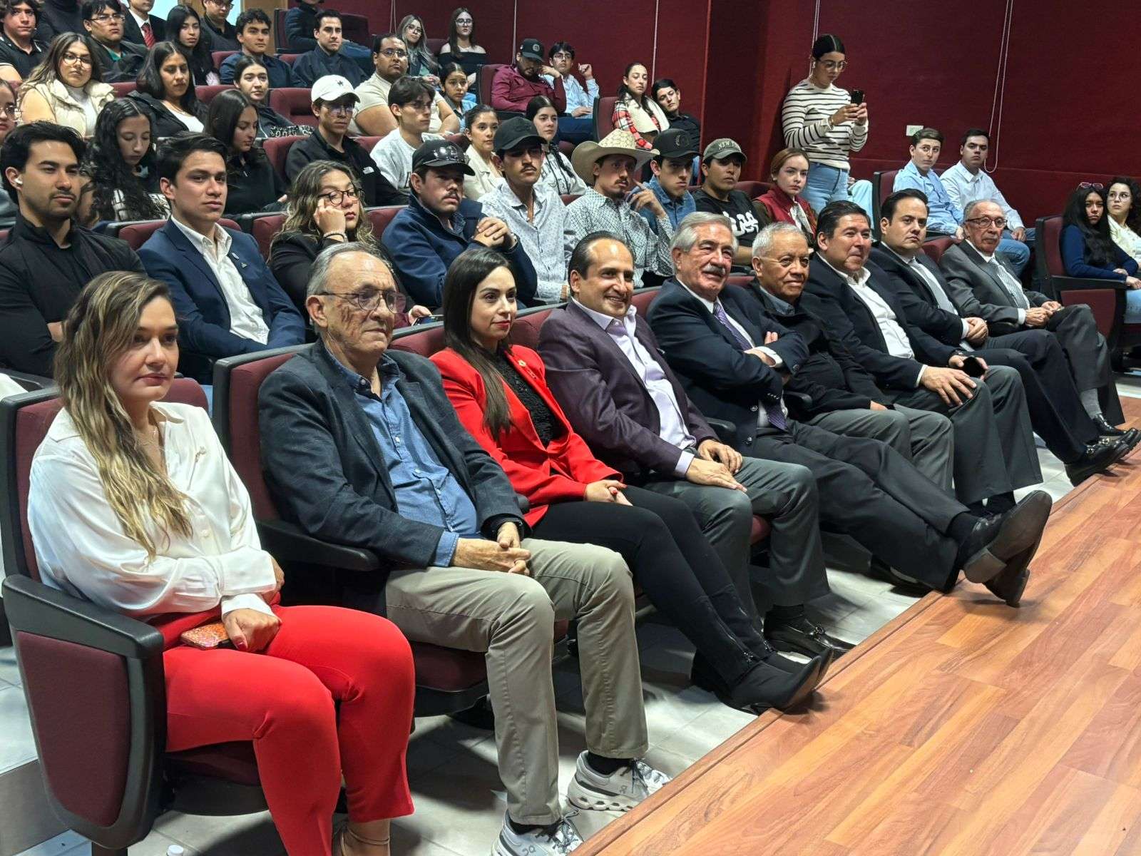 Realizan conferencia a cargo de Benjamin Clariond en la Uach 