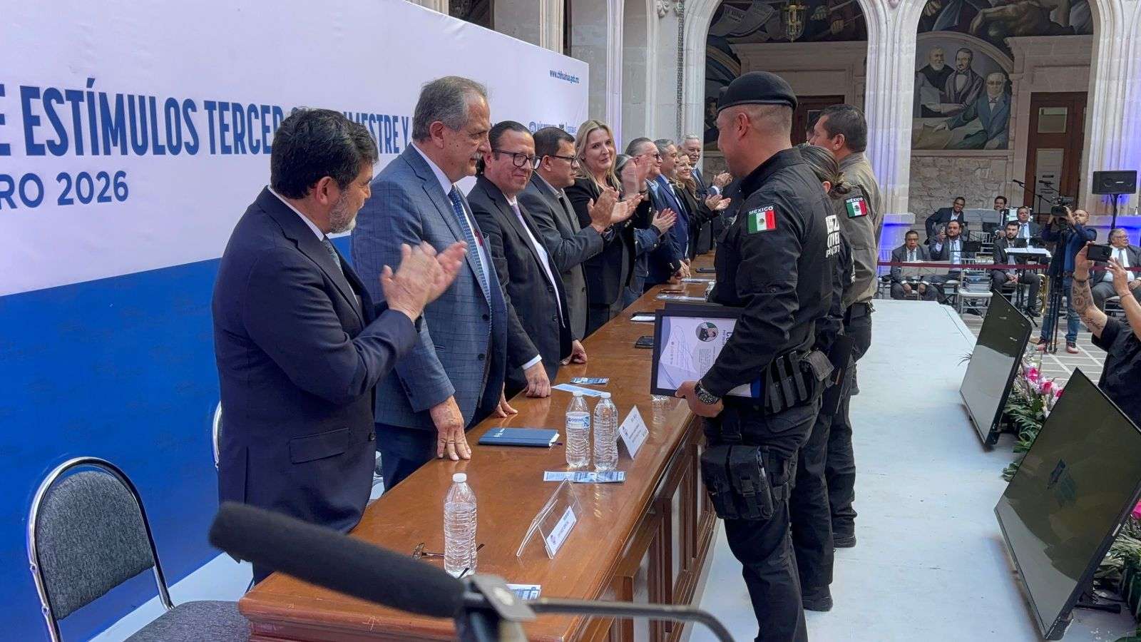Reconocen con estímulos a policías estatales destacados 