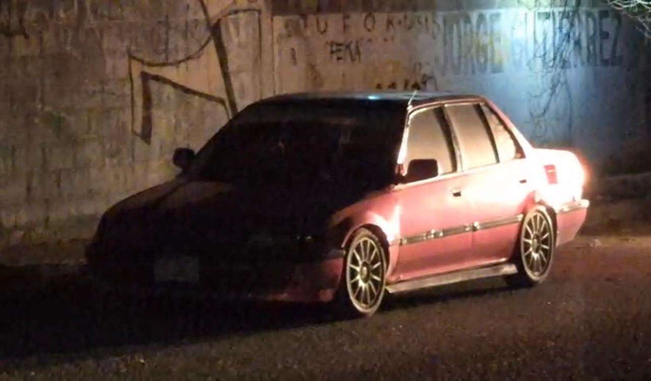 Aseguran auto tras ataque en Valle de Juárez; investigan secuestro de menor