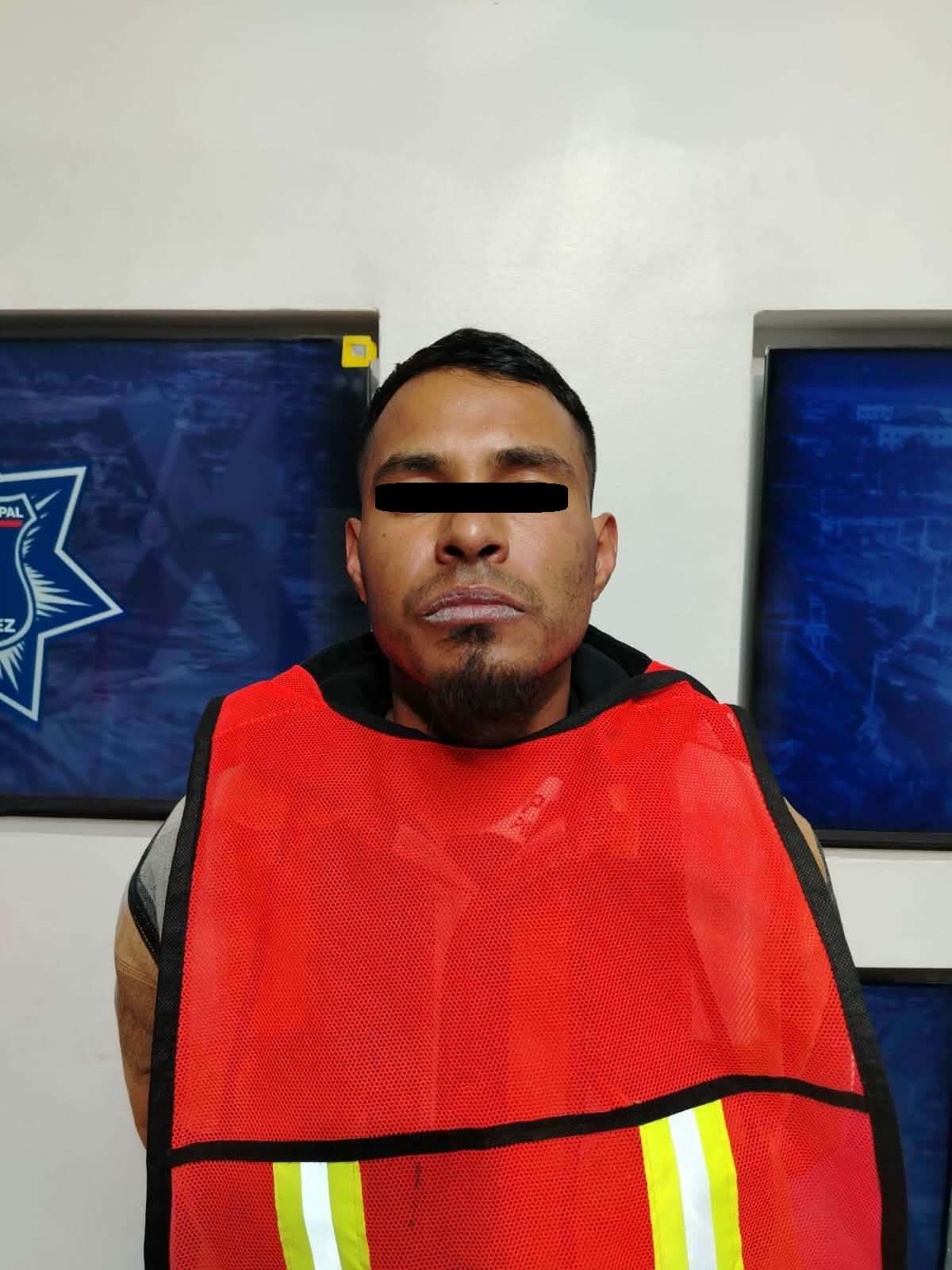 Amenaza con un machete a su vecina; lo detienen 