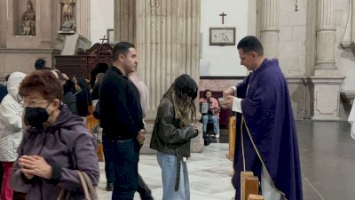 Acuden fieles a templos antes de que concluya el Miércoles de Ceniza
