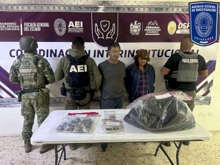 Detienen a pareja con droga durante cateo en la colonia San Jorge 